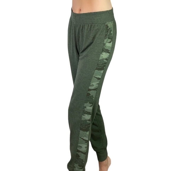 Splendid Green Camo Side Panel Jogger Size Small - Picture 9 of 9
